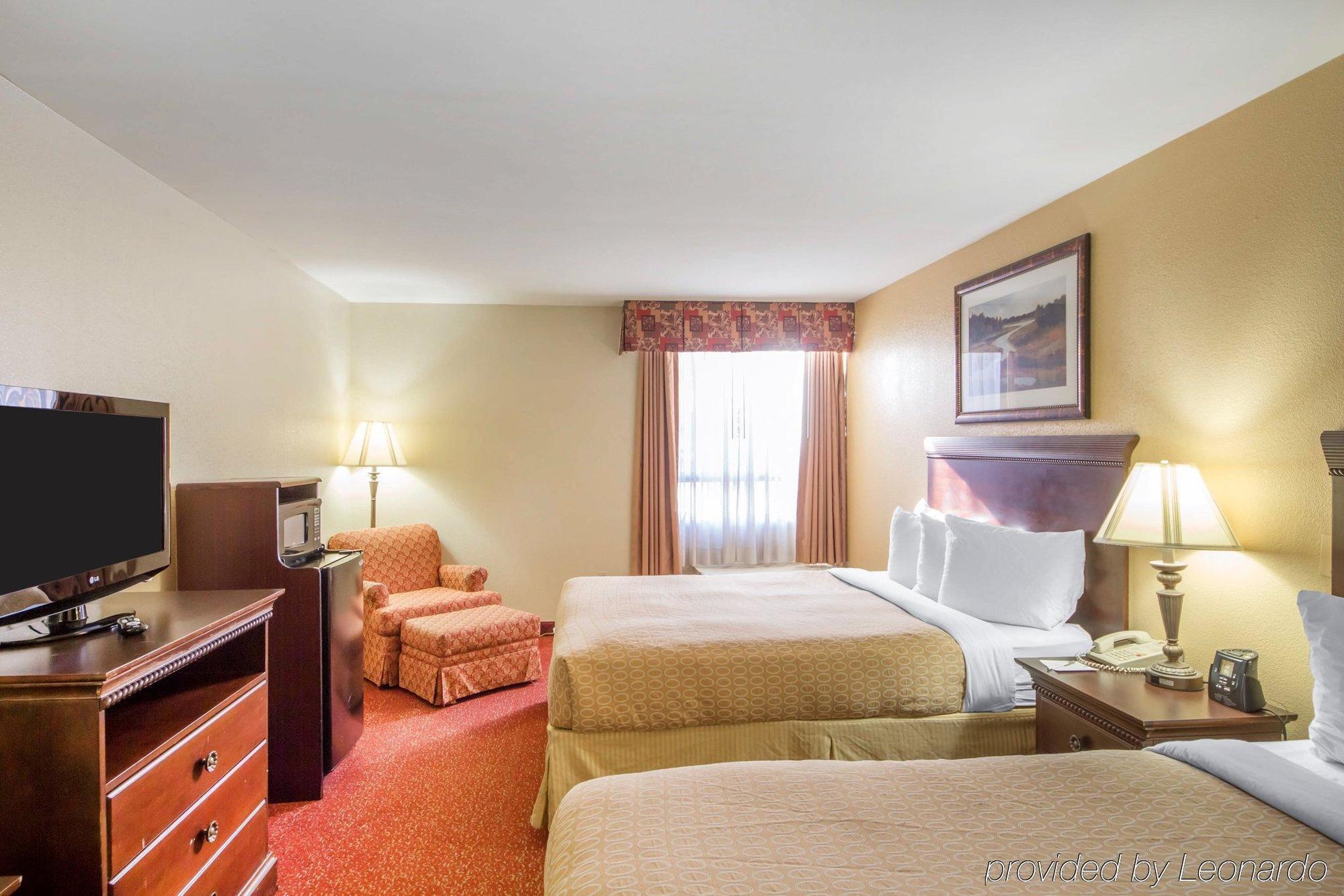 Clarion Inn Tulsa International Airport Exterior photo